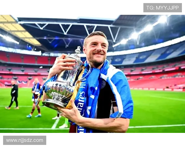 从草根到巅峰业余出身的足球明星如何逆袭成传奇